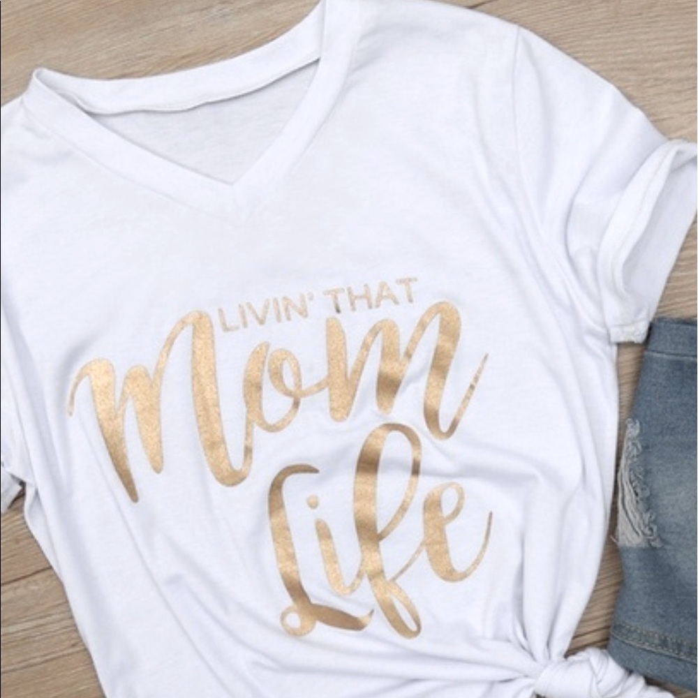 Living That Mom Life Woman’s T-shirt